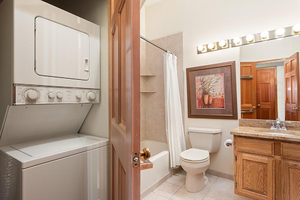 Chamonix 37, Snowmass Ski-in/ski-out W/shared Hot Tub & Pool/private Washer/dryer/wifi Snowmass Village