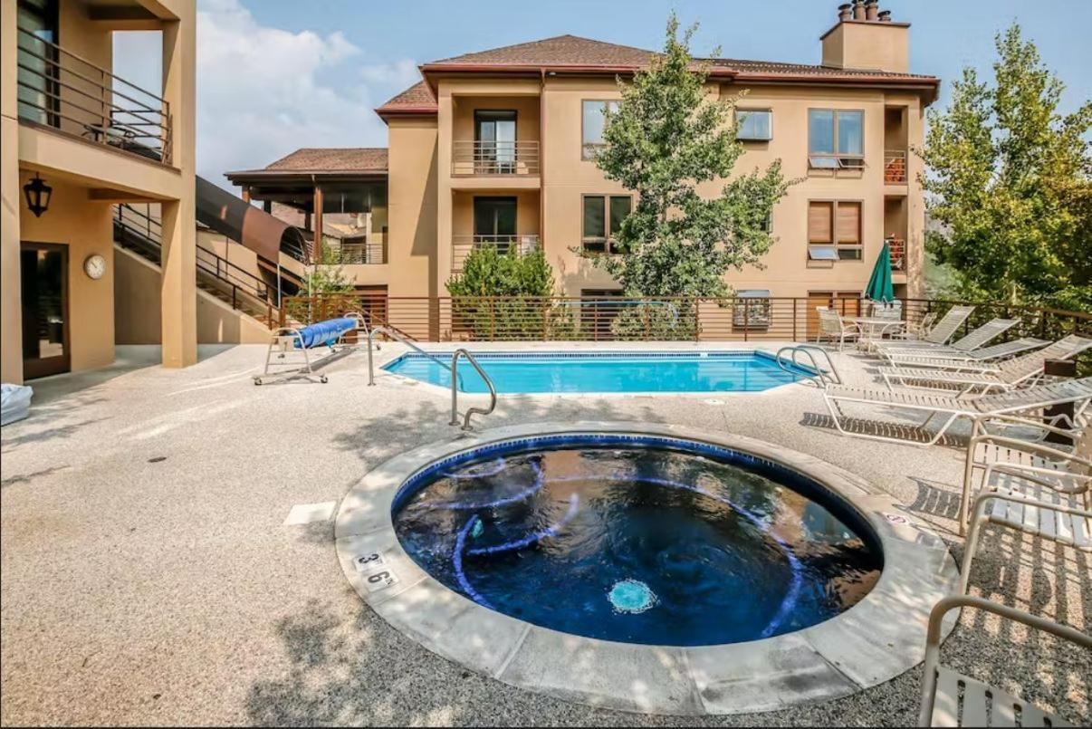 Holiday home Chamonix 37, Snowmass Ski-in/ski-out W/shared Hot Tub & Pool/private Washer/dryer/wifi Snowmass Village