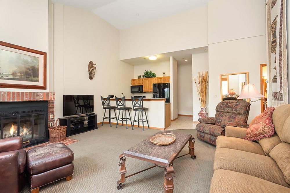 Chamonix 37, Snowmass Ski-in/ski-out W/shared Hot Tub & Pool/private Washer/dryer/wifi *