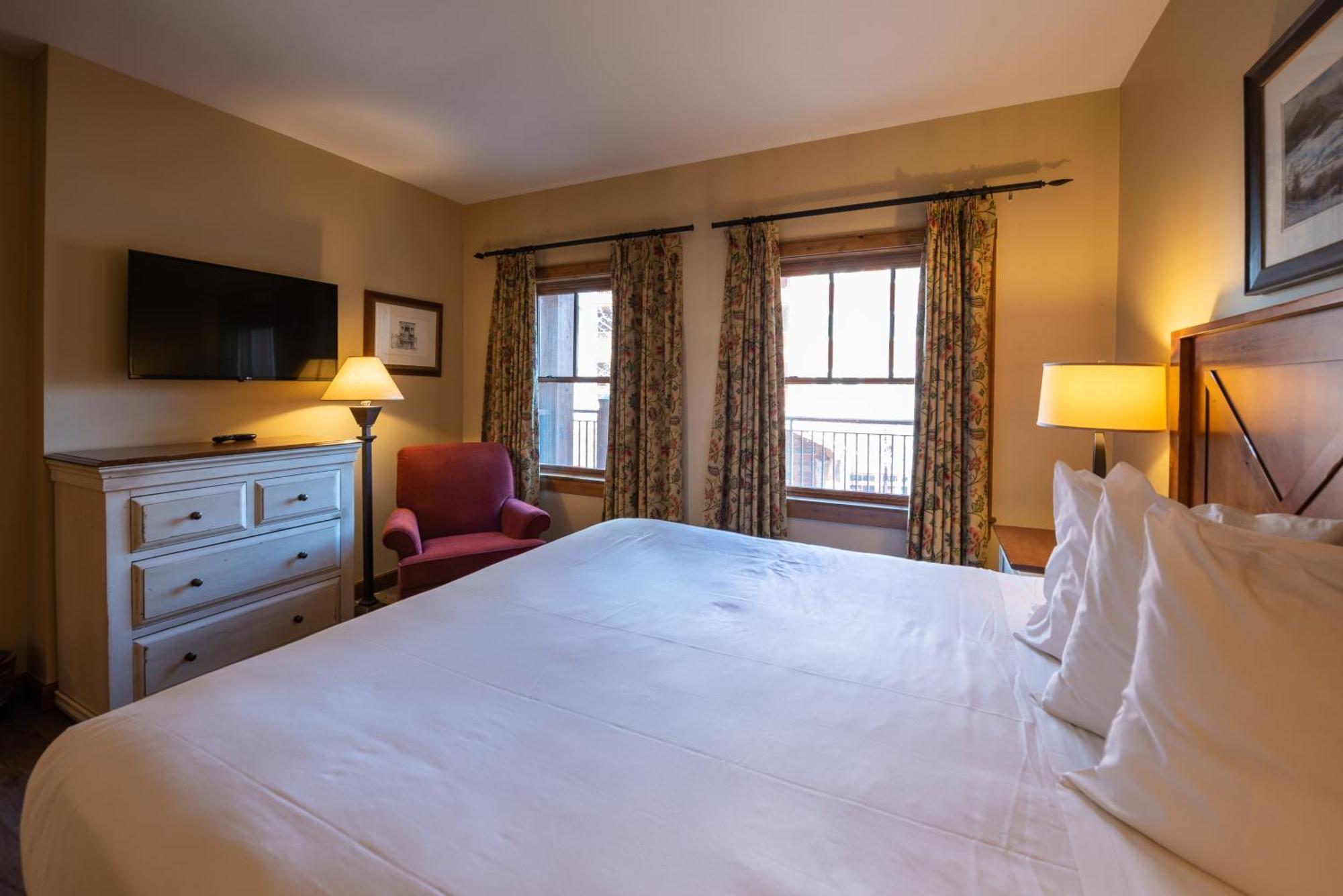 Resort The At Mountaineer Square
