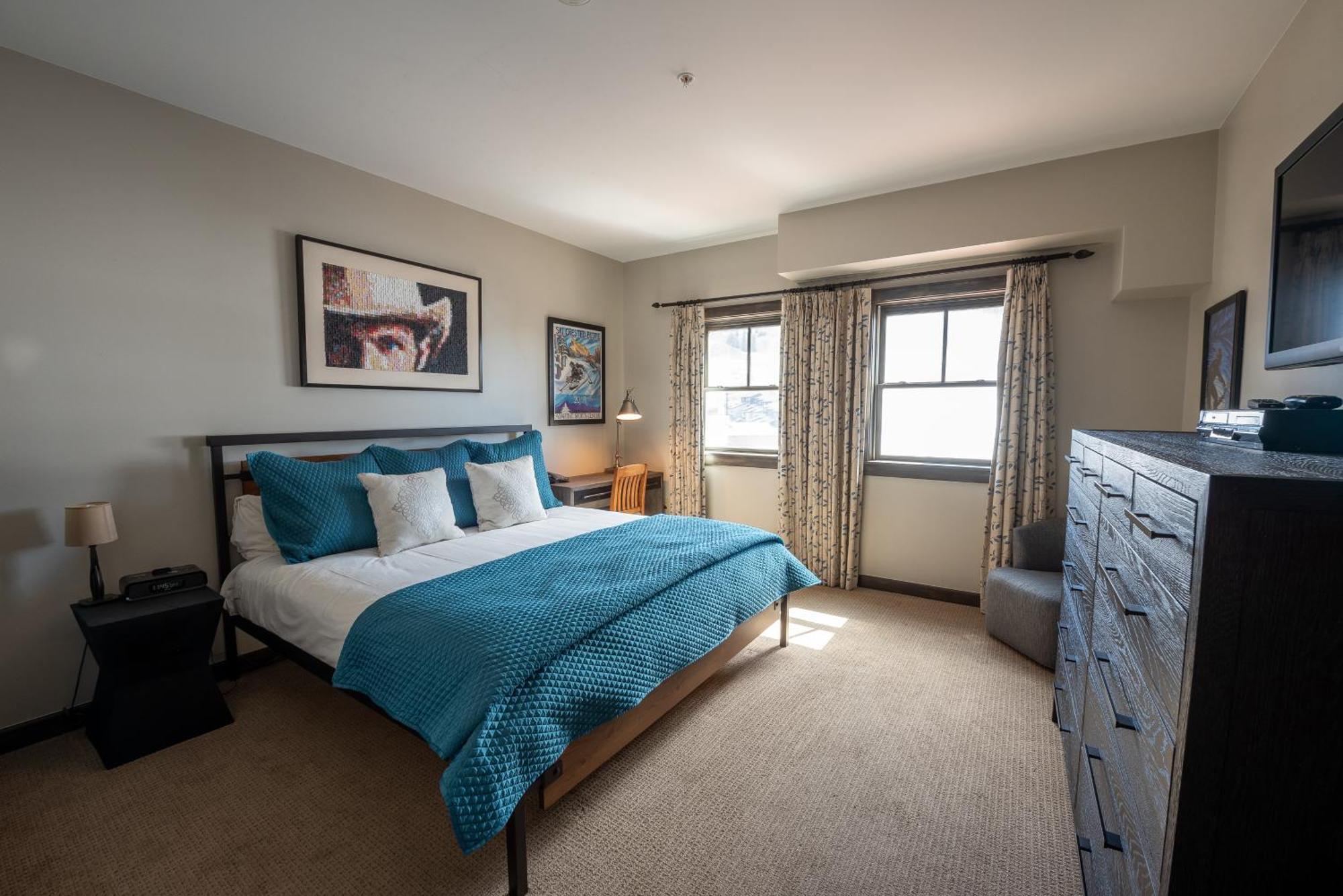 Resort The At Mountaineer Square 4*