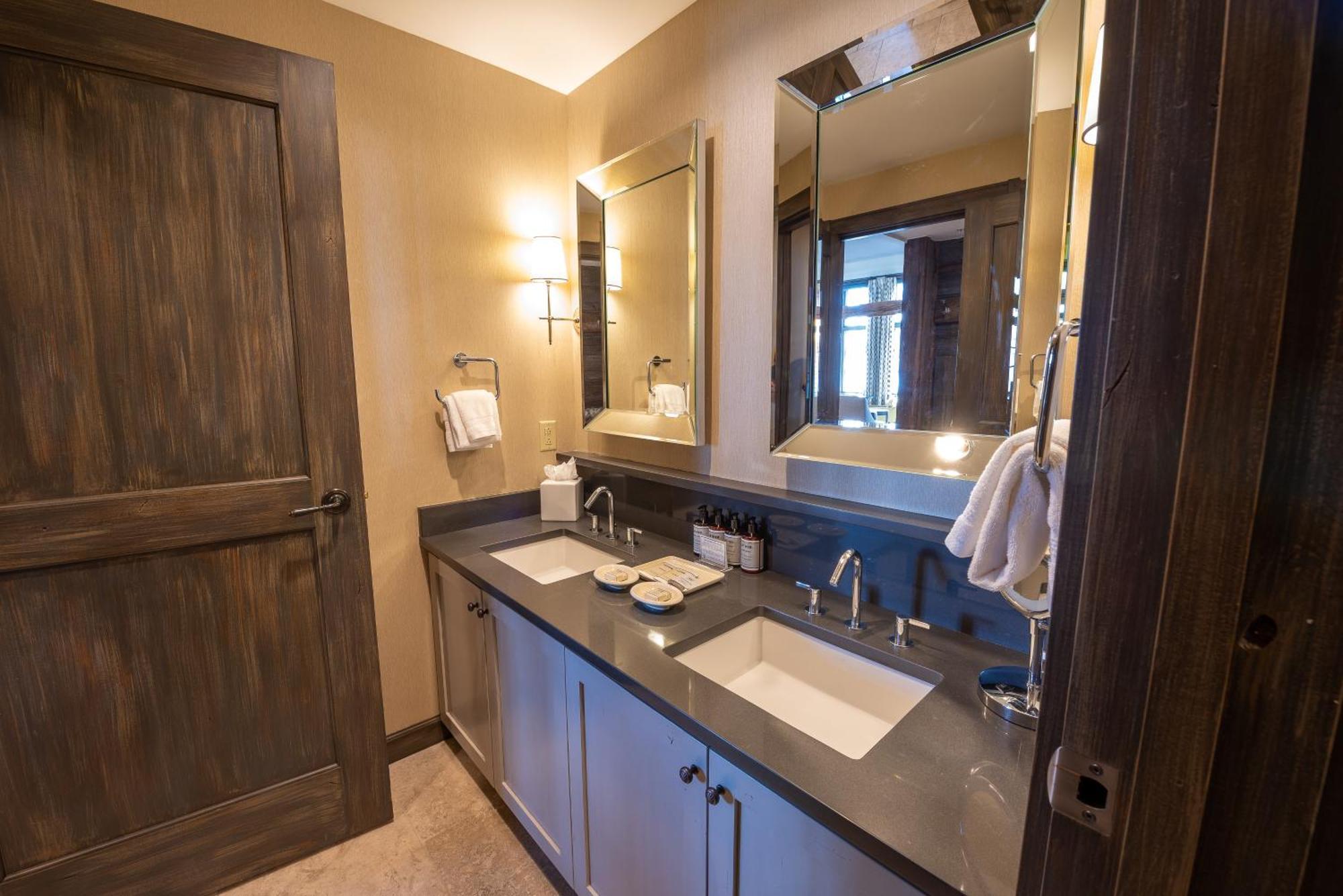 The At Mountaineer Square Resort 4*
