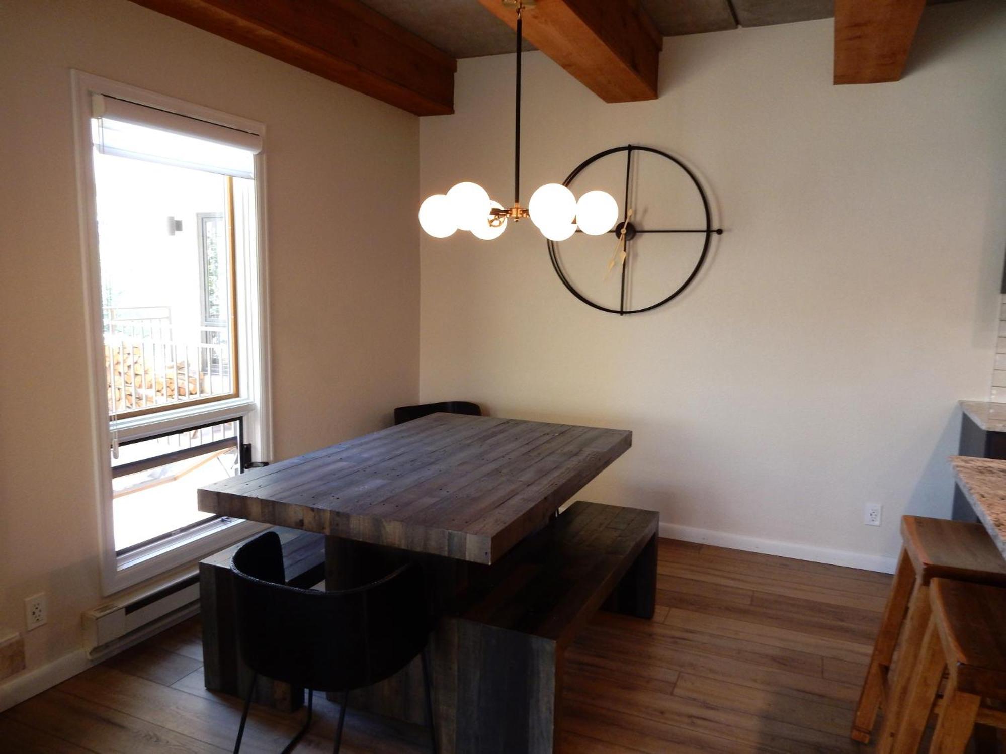 2 Bedroom With Huge, Sectional Couch