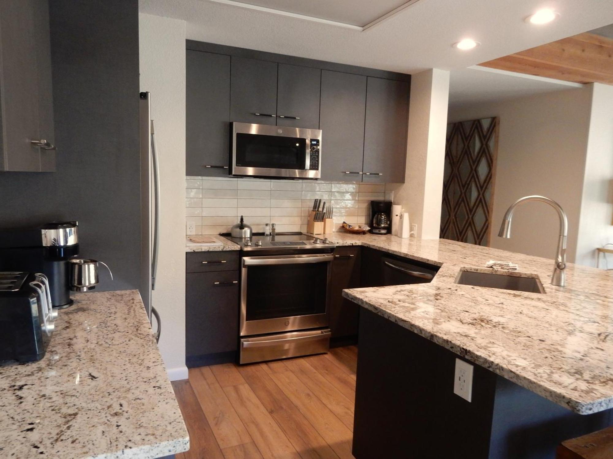 2 Bedroom With Huge, Sectional Couch Crested Butte