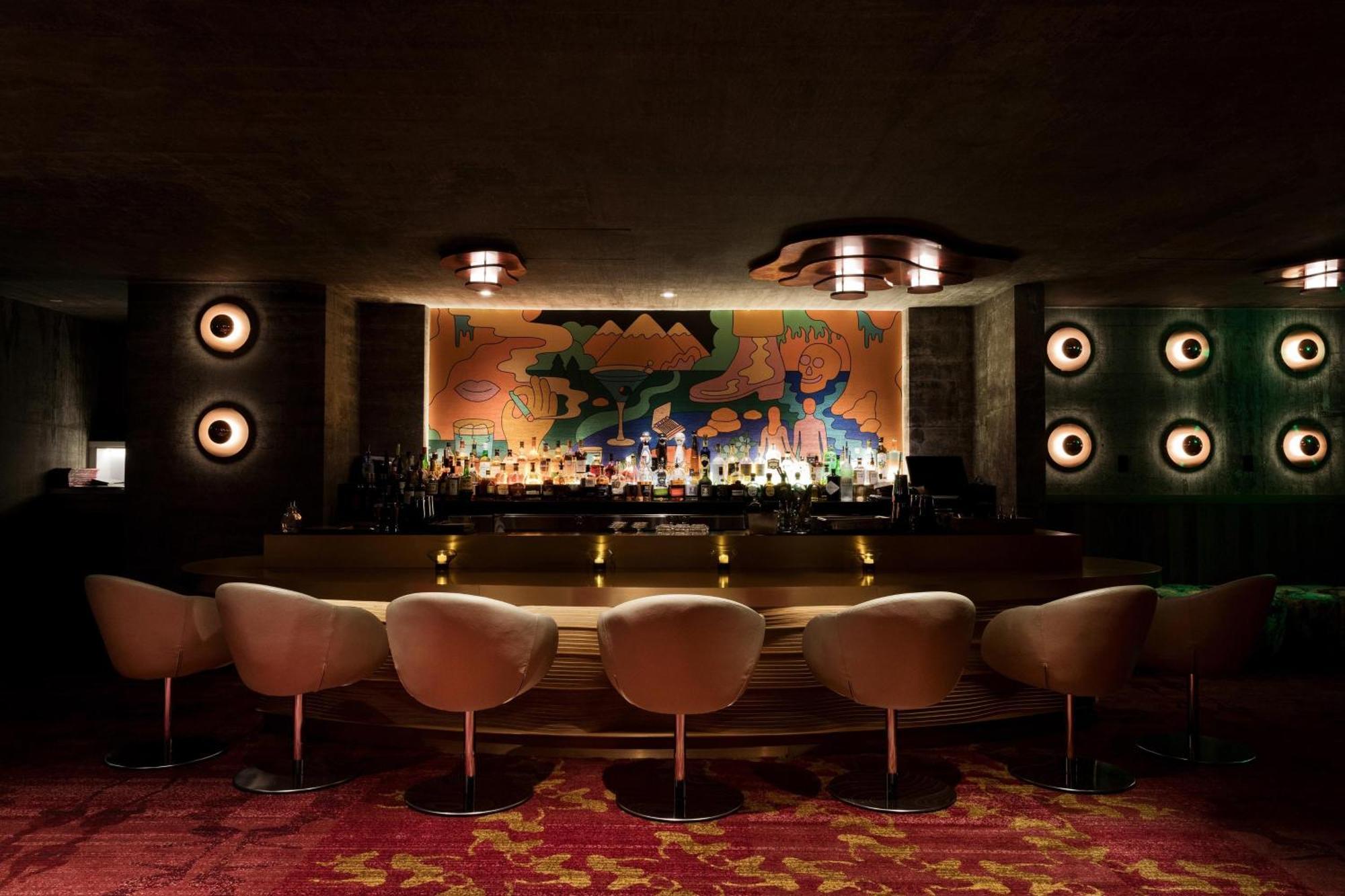 W Hotel 4*