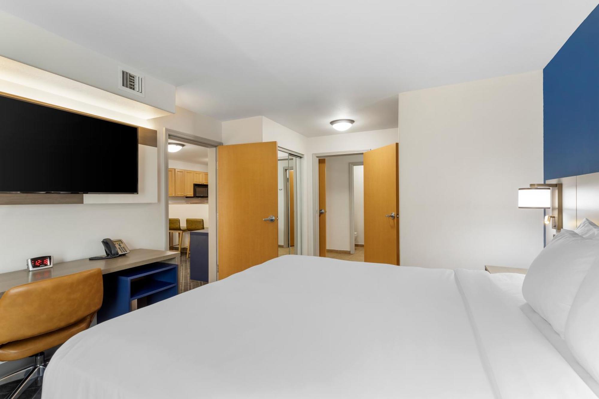 Comfort & On The River 3*