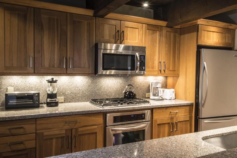 Cottonwoods Unit 1f, Stylish With Excellent West End Location, Wood-burning Fireplace