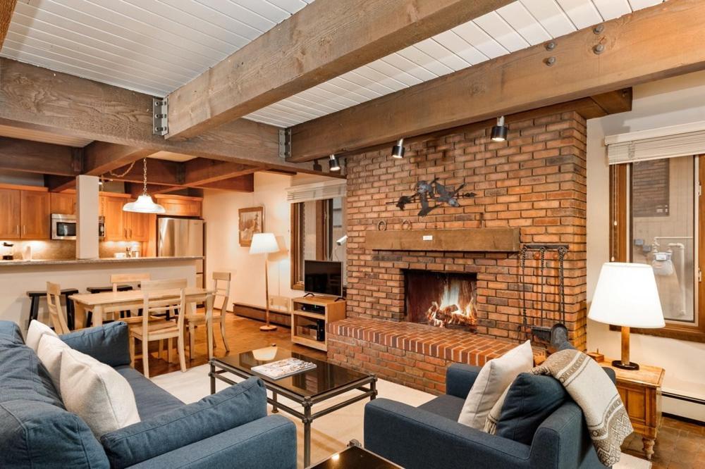 Holiday home Cottonwoods Unit 1f, Stylish With Excellent West End Location, Wood-burning Fireplace Aspen