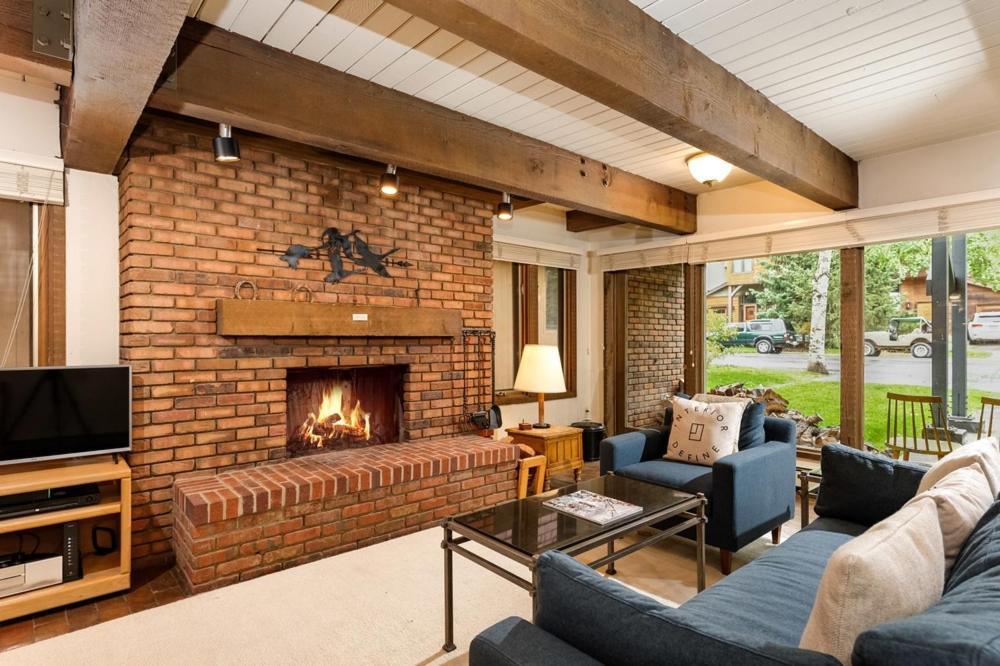 Cottonwoods Unit 1f, Stylish With Excellent West End Location, Wood-burning Fireplace * Aspen