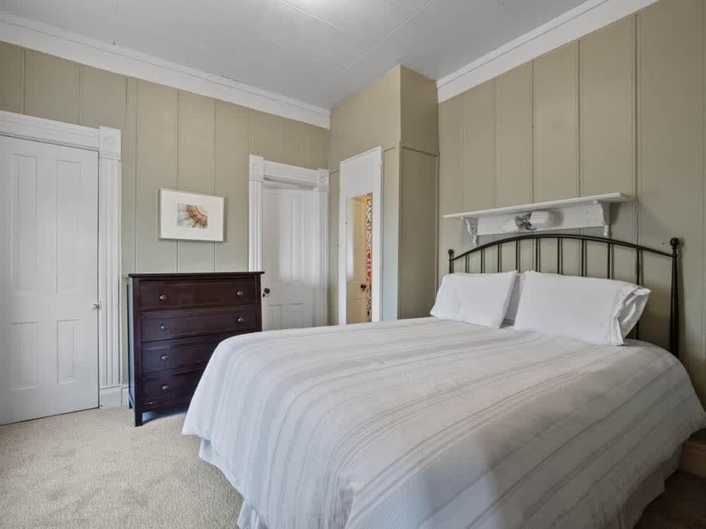 The Zinnia Victorian Charm With Mountain Views Holiday home Leadville