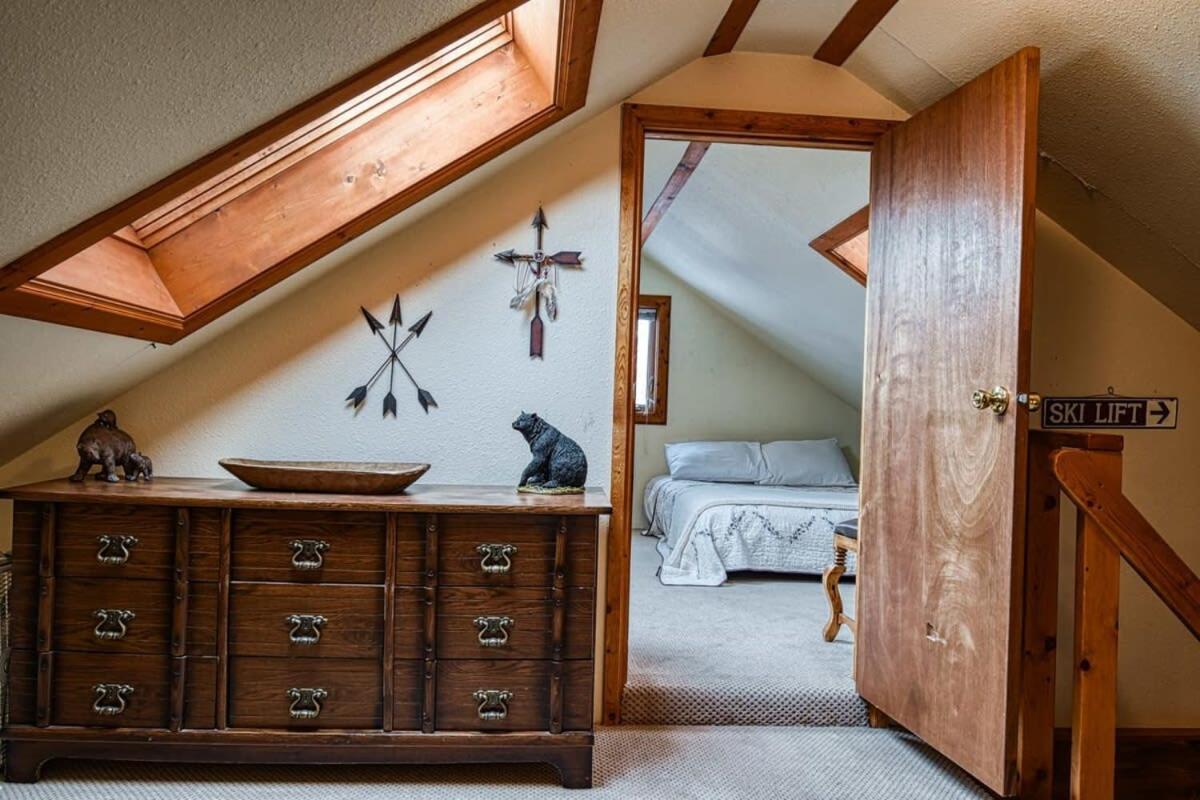 Hen House A Cozy Victorian Escape *
