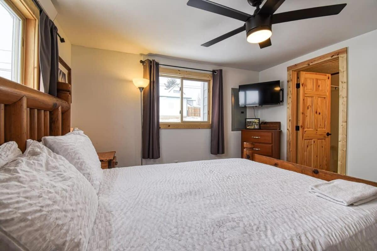 The Hilltop Haven W Hot Tub And The Views Holiday home Leadville