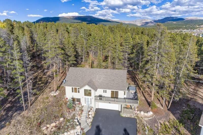 Holiday home New Listing - Doc's Place - Beautiful Hot Tub Views *