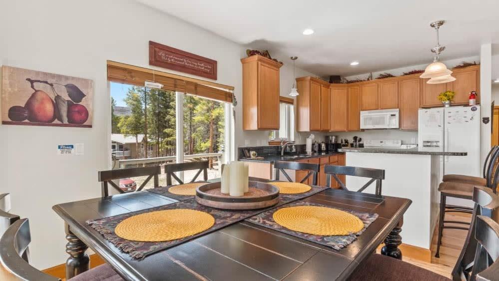 New Listing - Doc's Place - Beautiful Hot Tub Views *