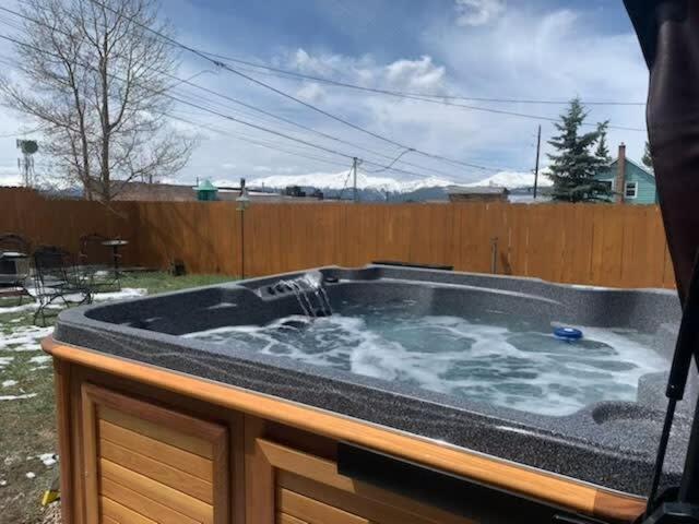 Holiday home Mom's House - 1 Block From Downtown & Hot Tub *