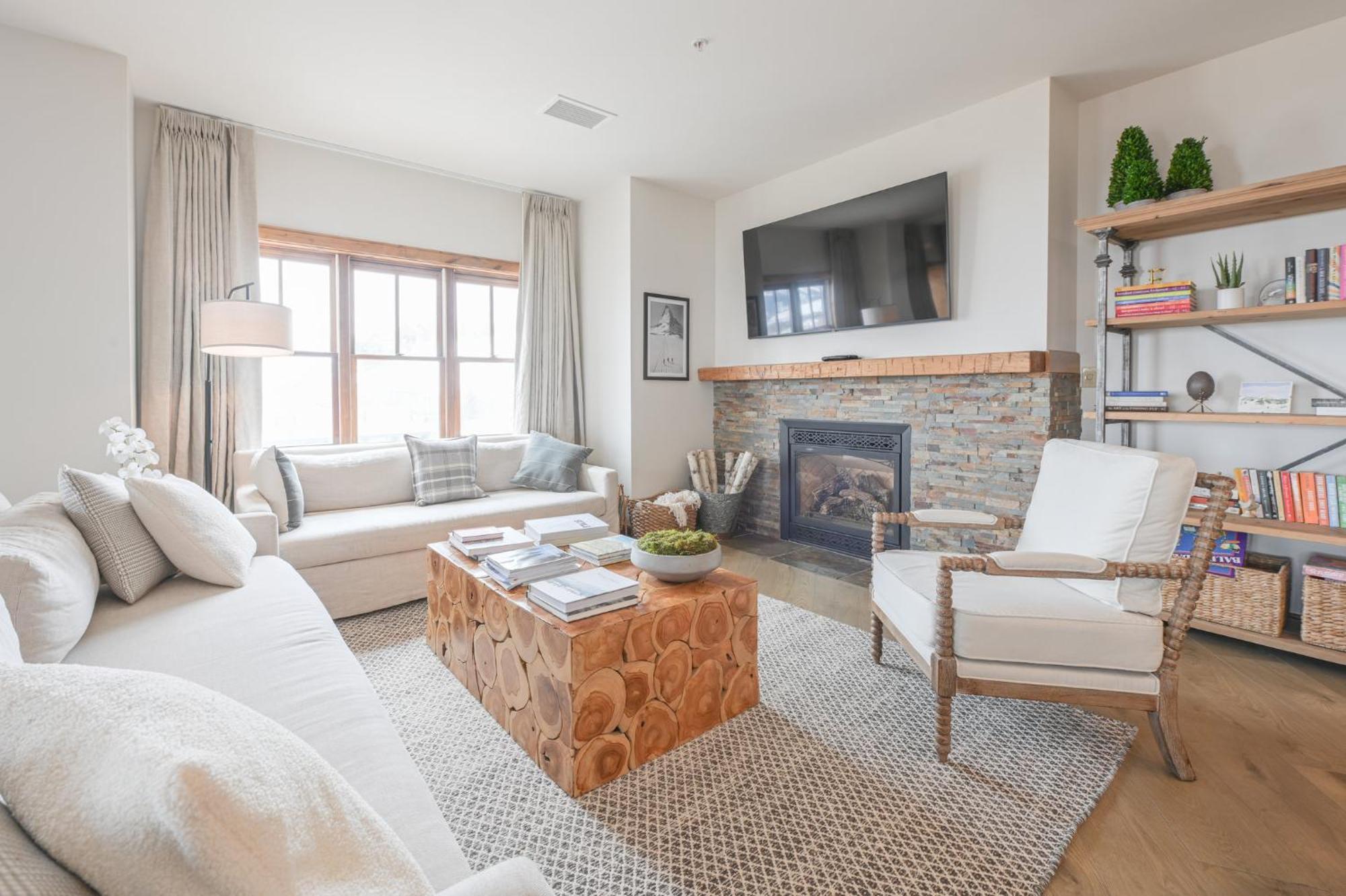 The At Mountaineer Square 4*