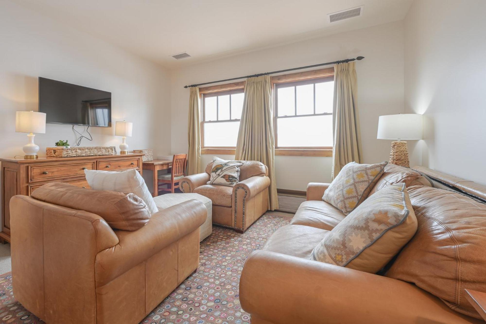 The At Mountaineer Square Resort