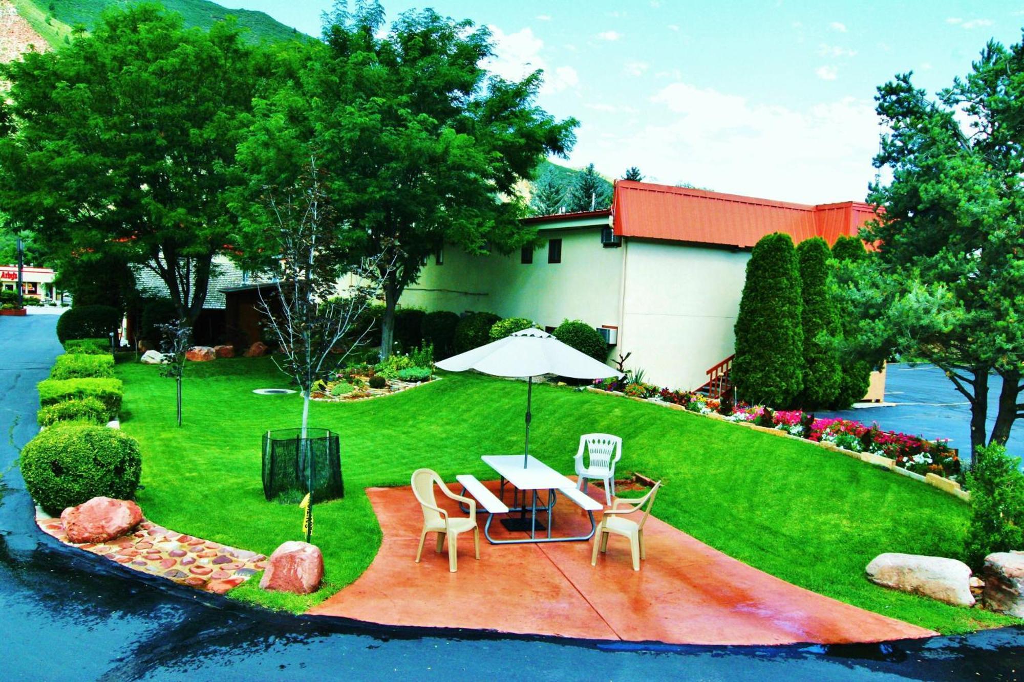 Inn Cedar