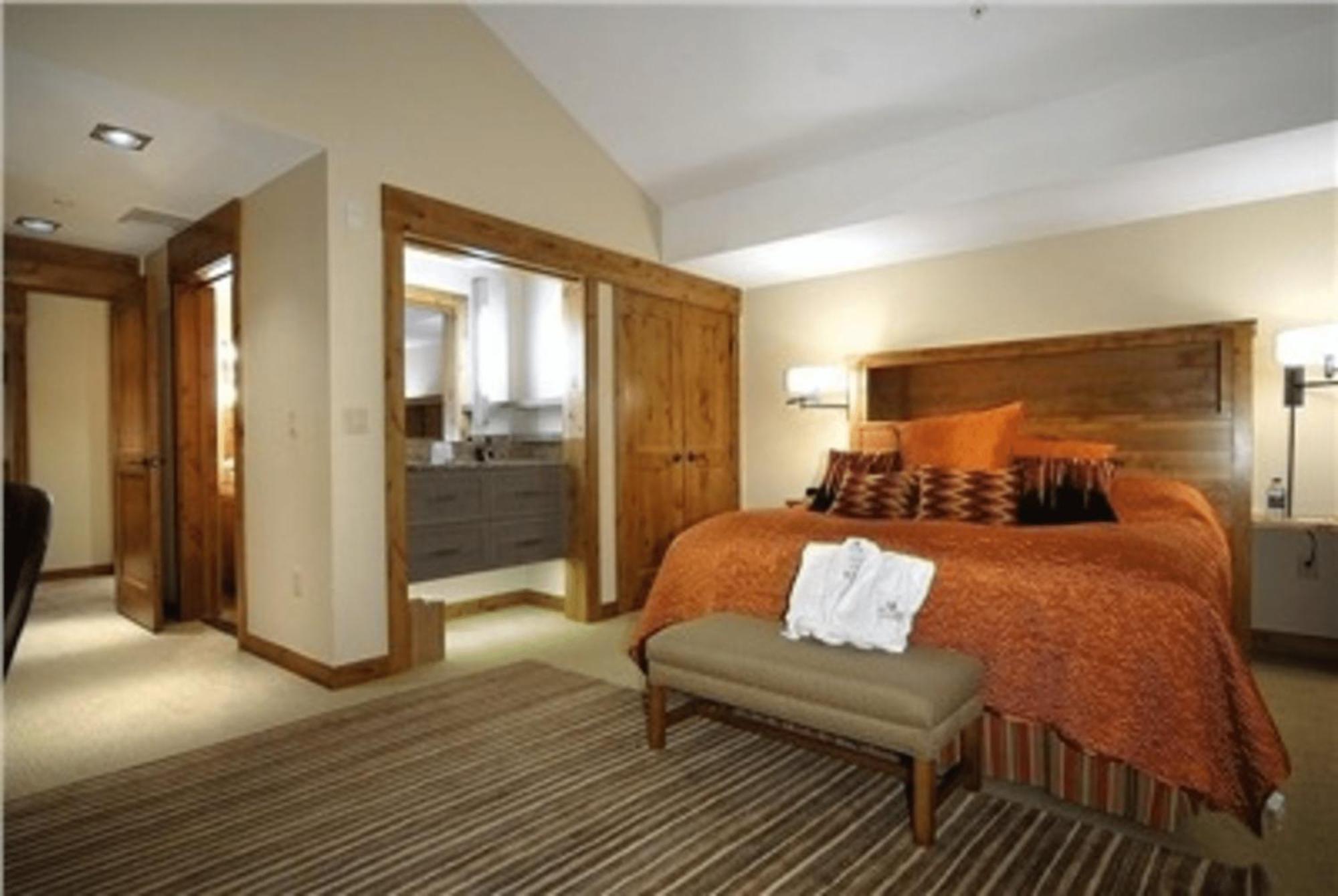 The At Mountaineer Square Resort