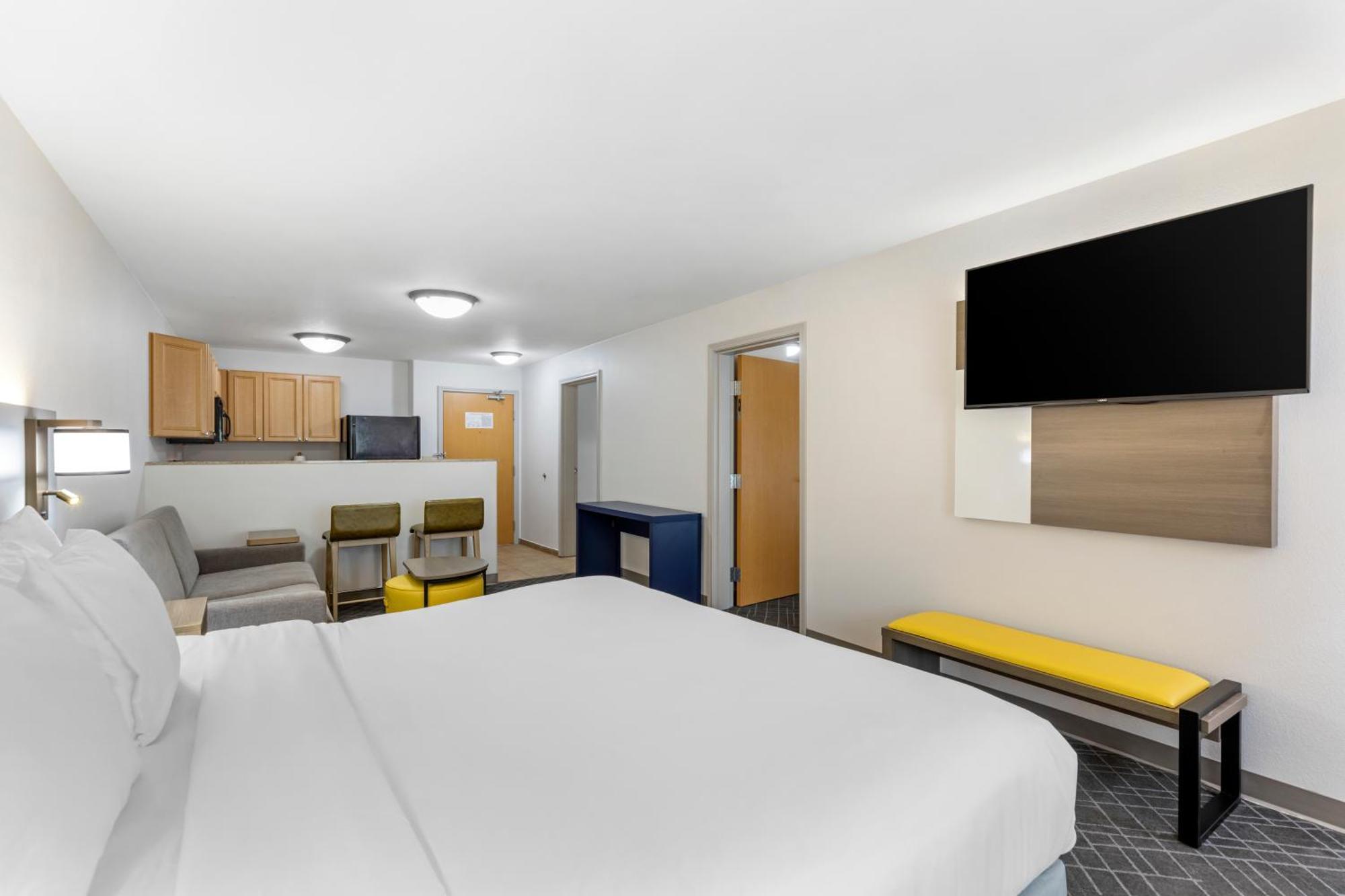Comfort & On The River Hotel 3*