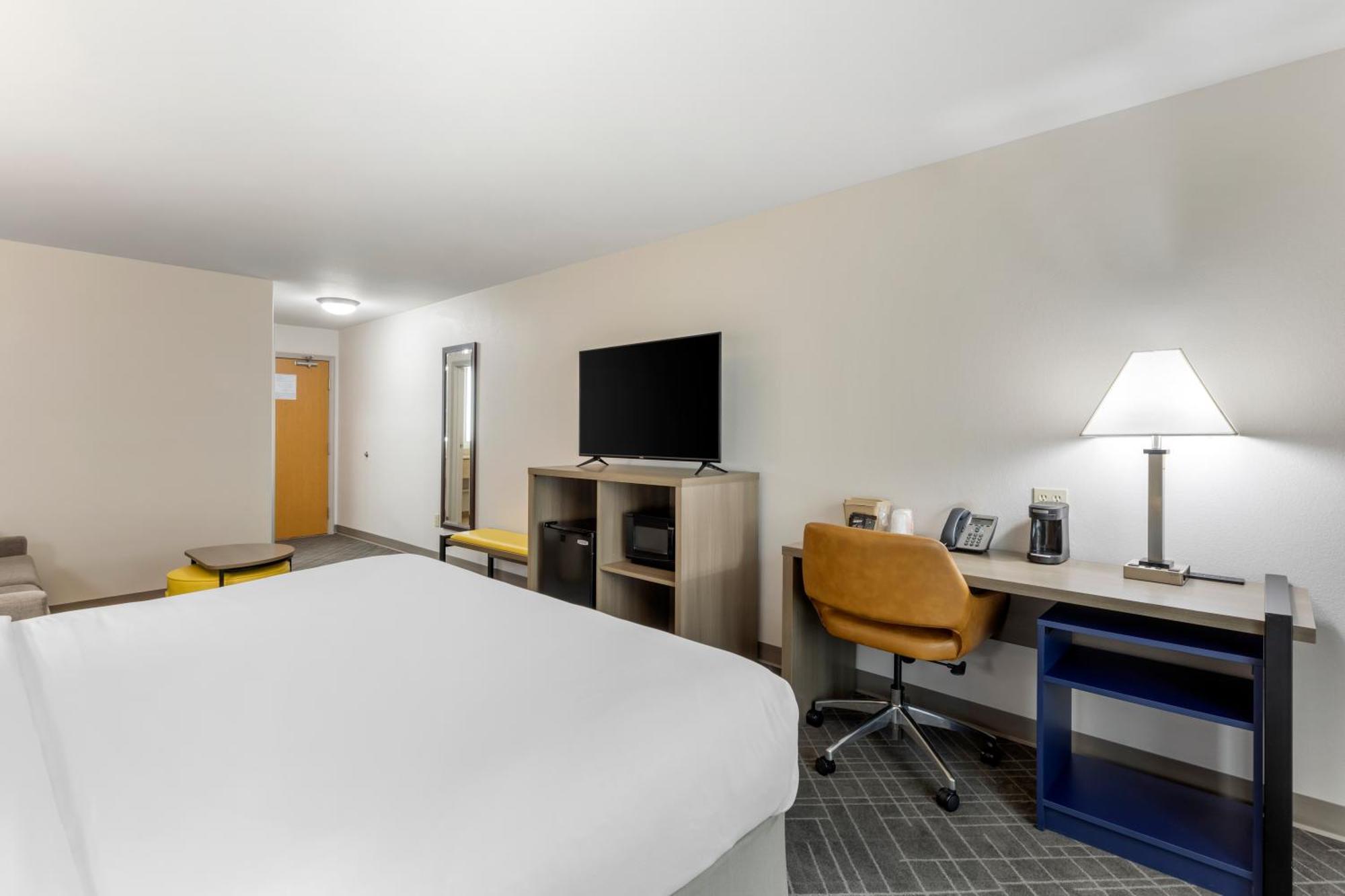 Comfort & On The River 3*
