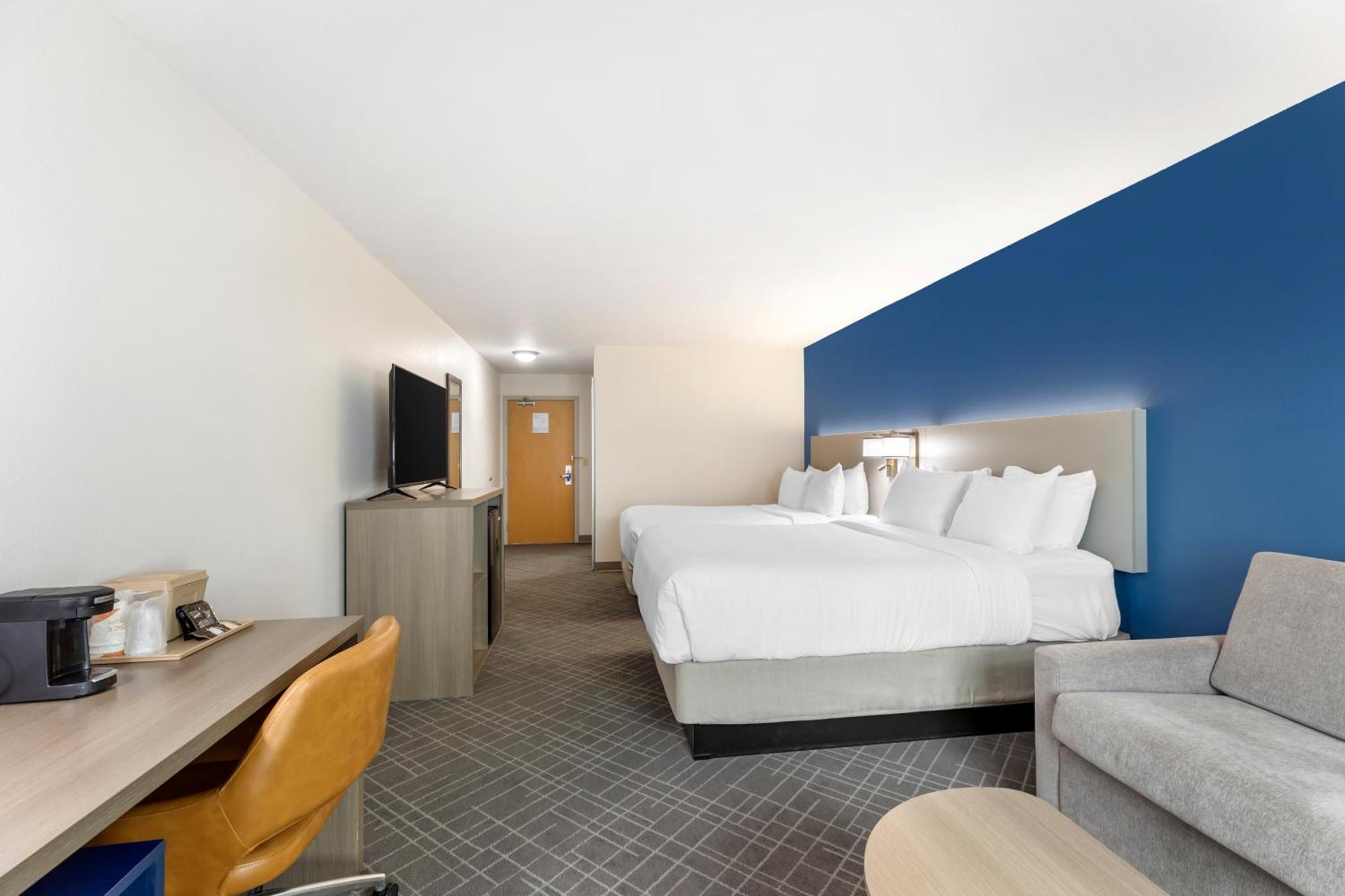 Comfort & On The River Hotel 3*