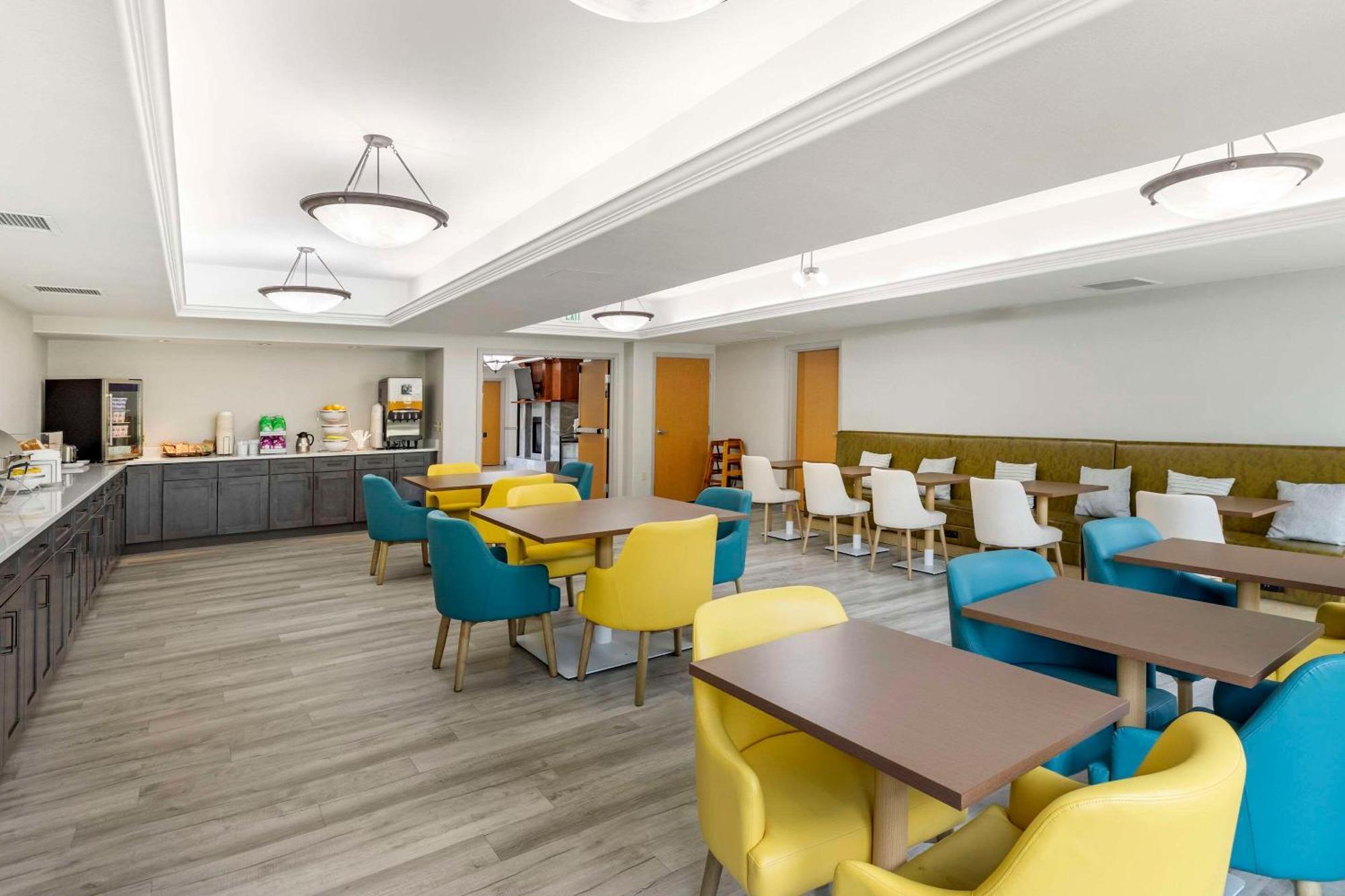Comfort & On The River Hotel 3*