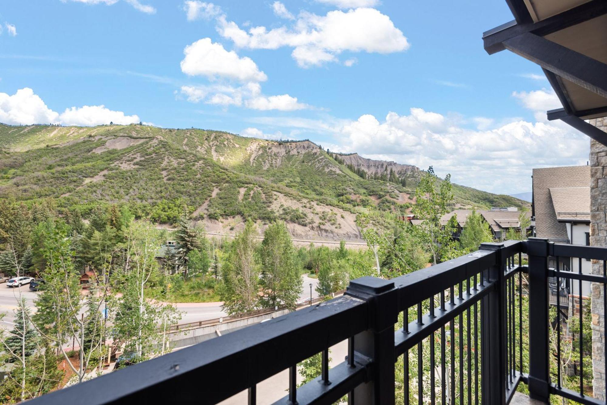 Scenic Slopeside Haven The Gem Holiday home *