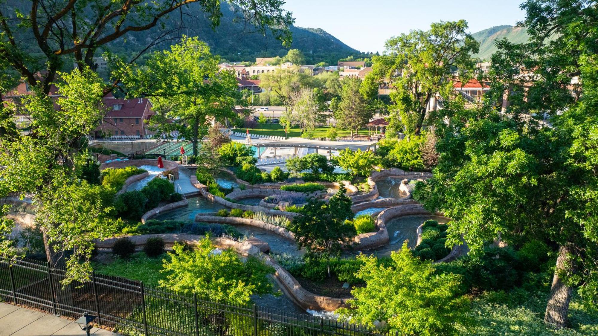 Glenwood Hot Springs 4*