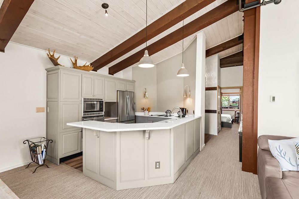 Enclave 309, Snowmass Ski-in/ski-out W/shared Pool/hot Tub/private Washer/dryer/gym/wifi Holiday home