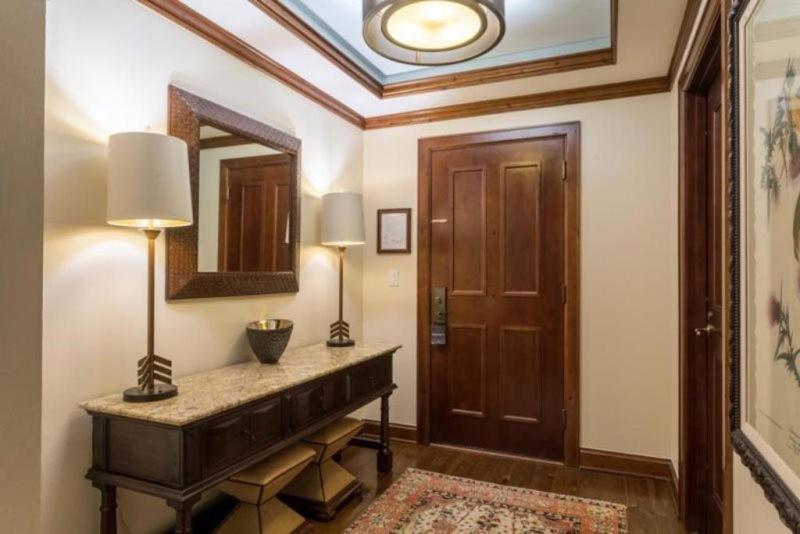 Ritz-carlton 3 Bedroom In, Out Includes Slopeside Heated Pools And Hot Tubs Apartment *