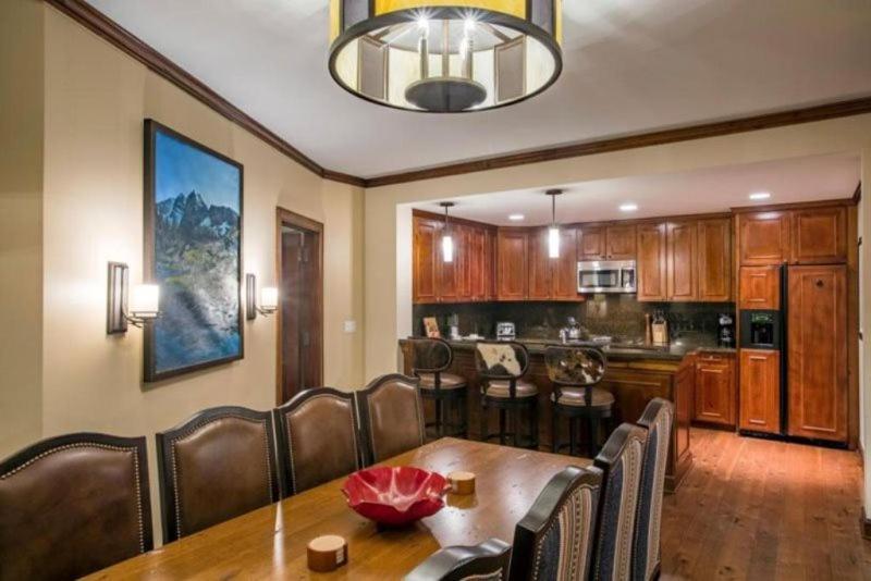 Ritz-carlton 3 Bedroom In, Out Includes Slopeside Heated Pools And Hot Tubs *