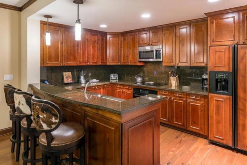 Ritz-carlton 3 Bedroom Apartment *