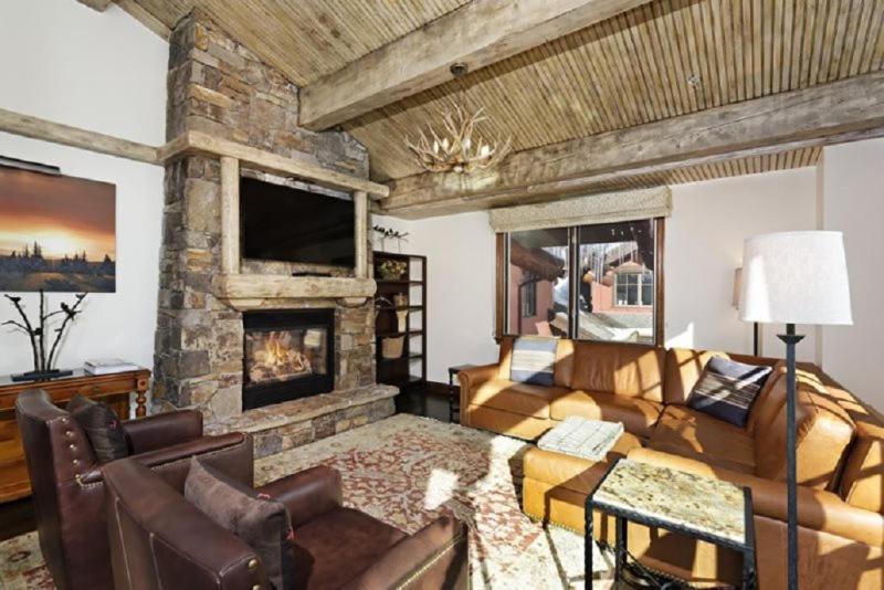 Ritz-carlton: Ski-in/ski-out 3-bedroom Penthouse *