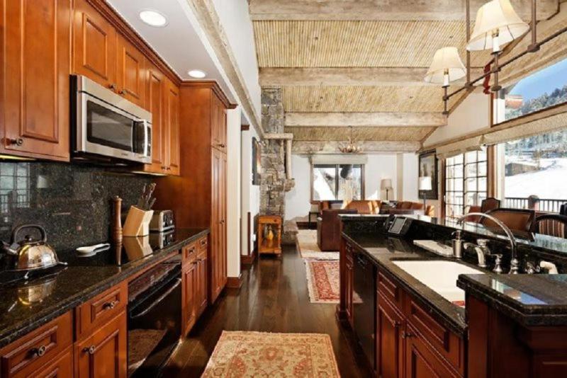 Ritz-carlton: Ski-in/ski-out 3-bedroom Penthouse Aspen