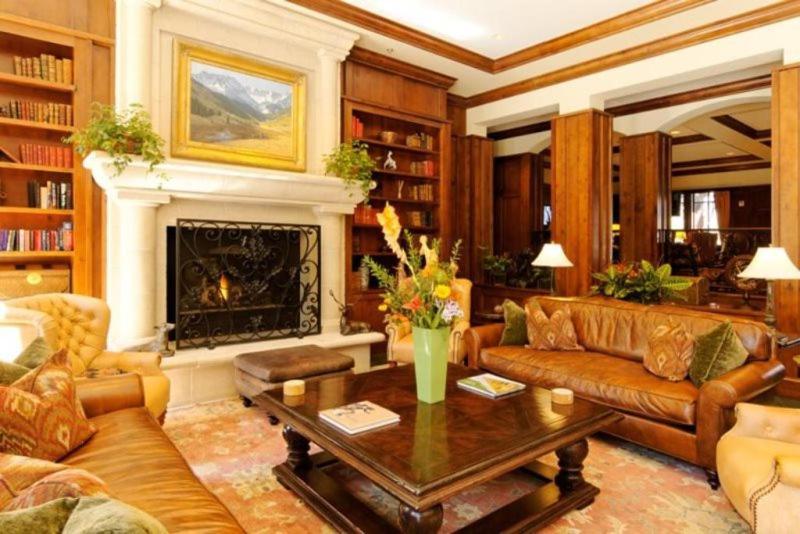 Ritz-carlton: Ski-in/ski-out With Slopeside Pools Apartment Aspen