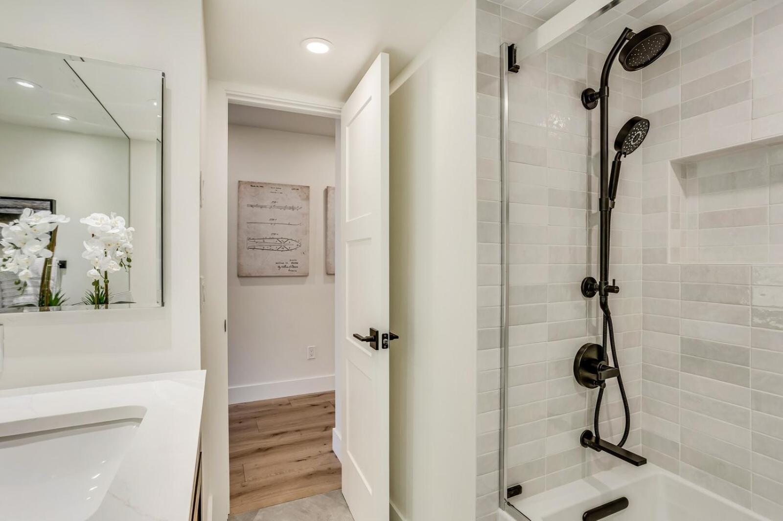 Modern 2 Bedroom In Core Walk Everywhere Apartment