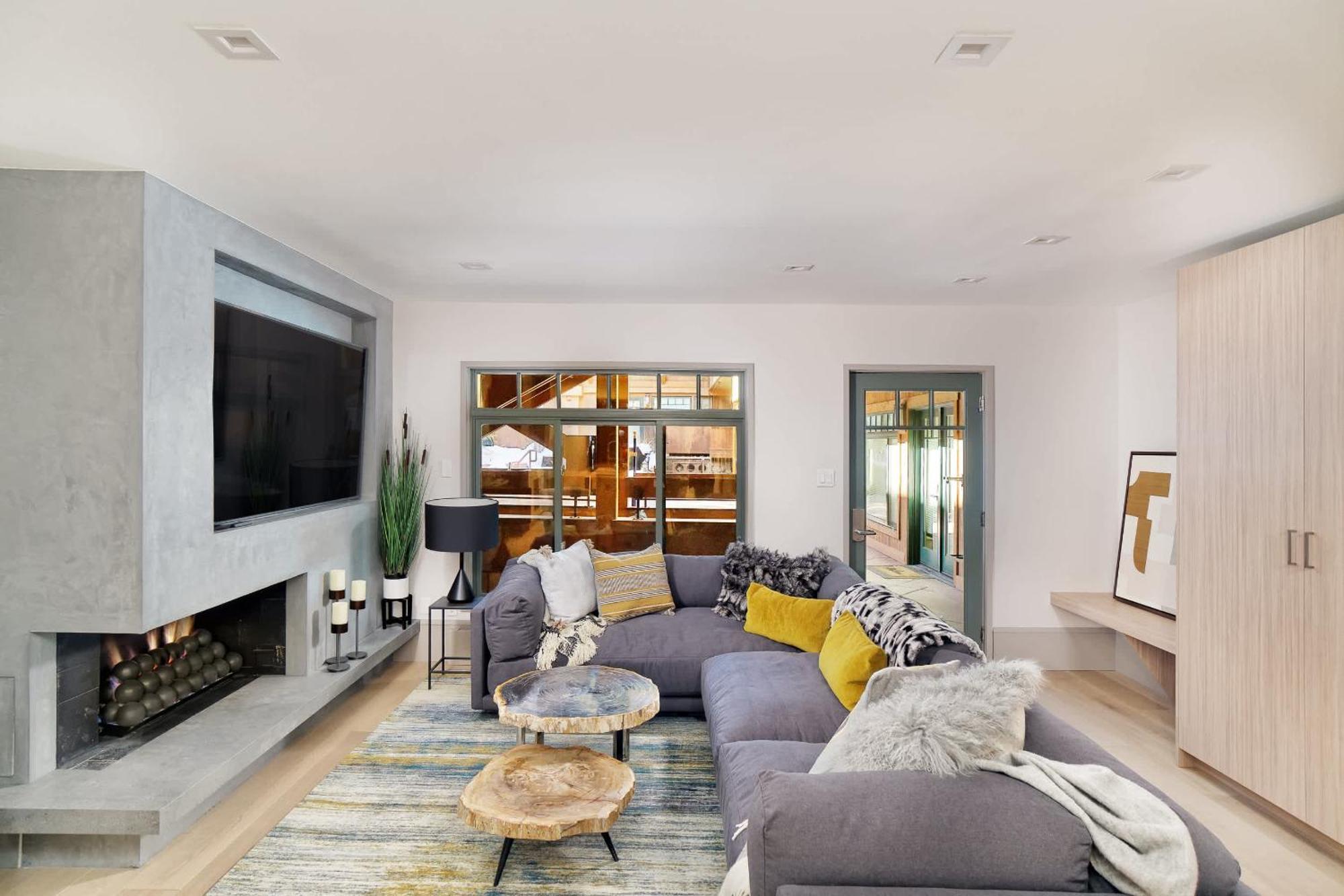 New 2 Bedroom 2 And A Half Bath - Luxurious Mountain Modern! Holiday home Aspen