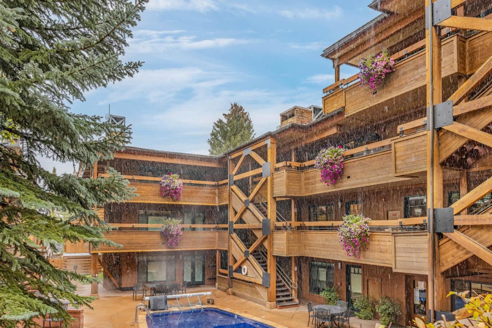 New 2 Bedroom 2 And A Half Bath - Luxurious Mountain Modern! Holiday home Aspen