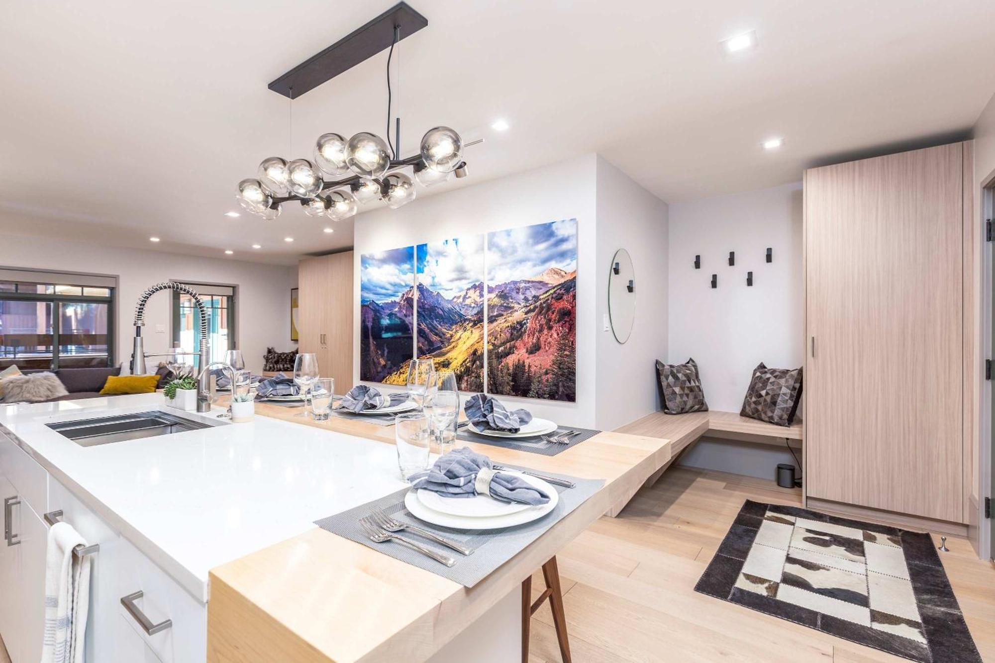 New 2 Bedroom 2 And A Half Bath - Luxurious Mountain Modern!