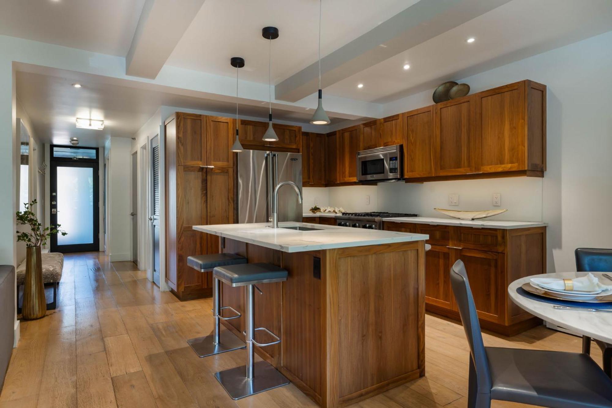 Luxurious 2 Bedroom 2 Ba - Core Holiday home