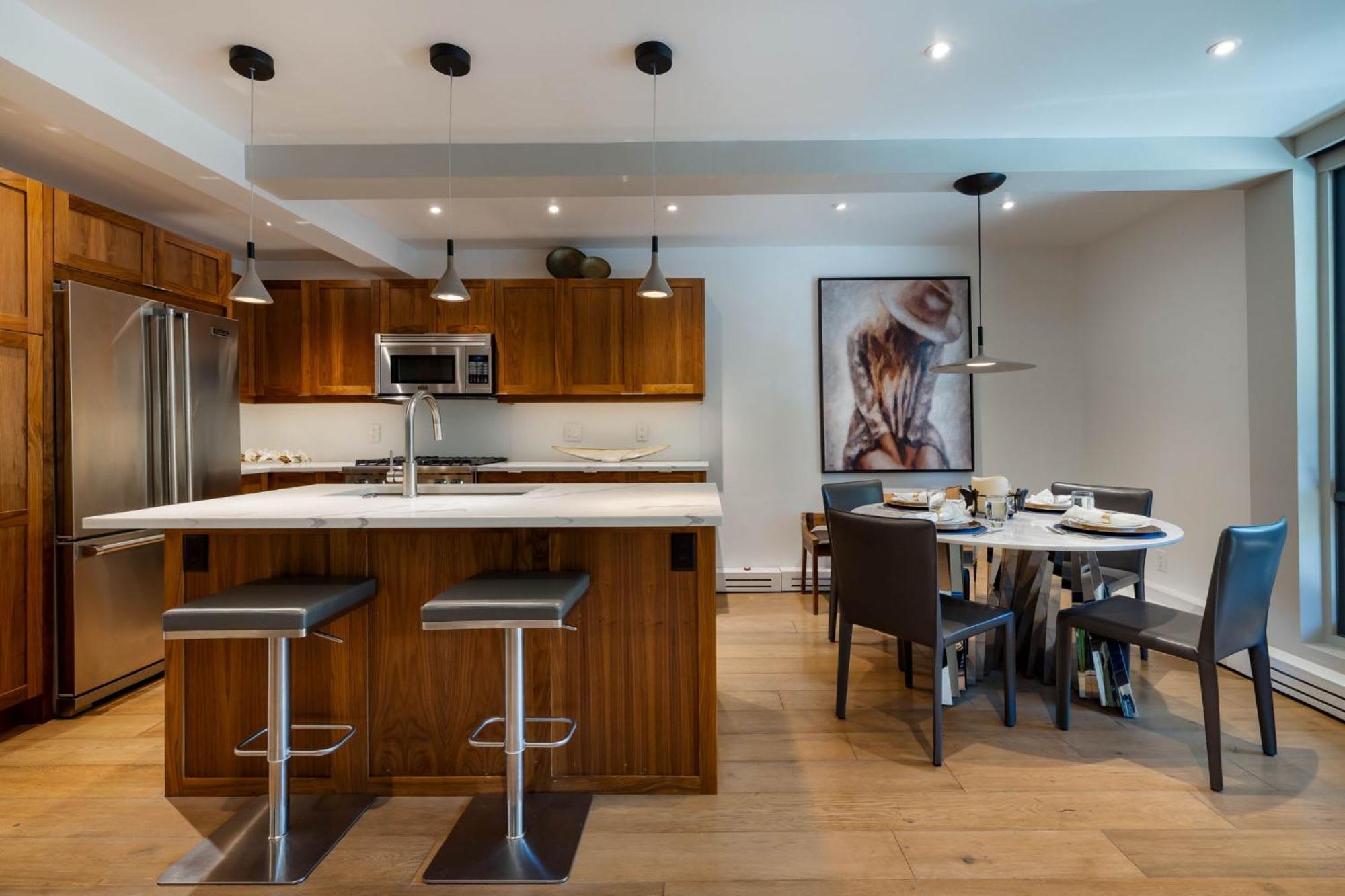 Luxurious 2 Bedroom 2 Ba - Core Holiday home