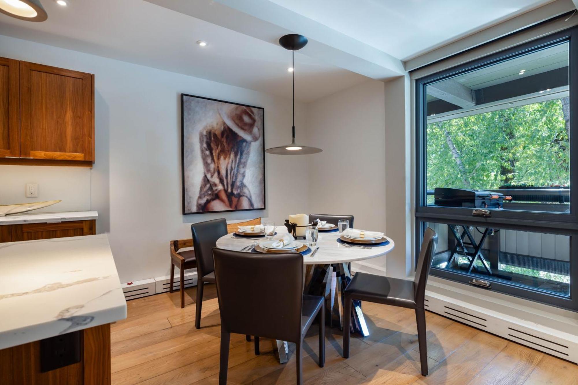 Luxurious 2 Bedroom 2 Ba - Core Holiday home