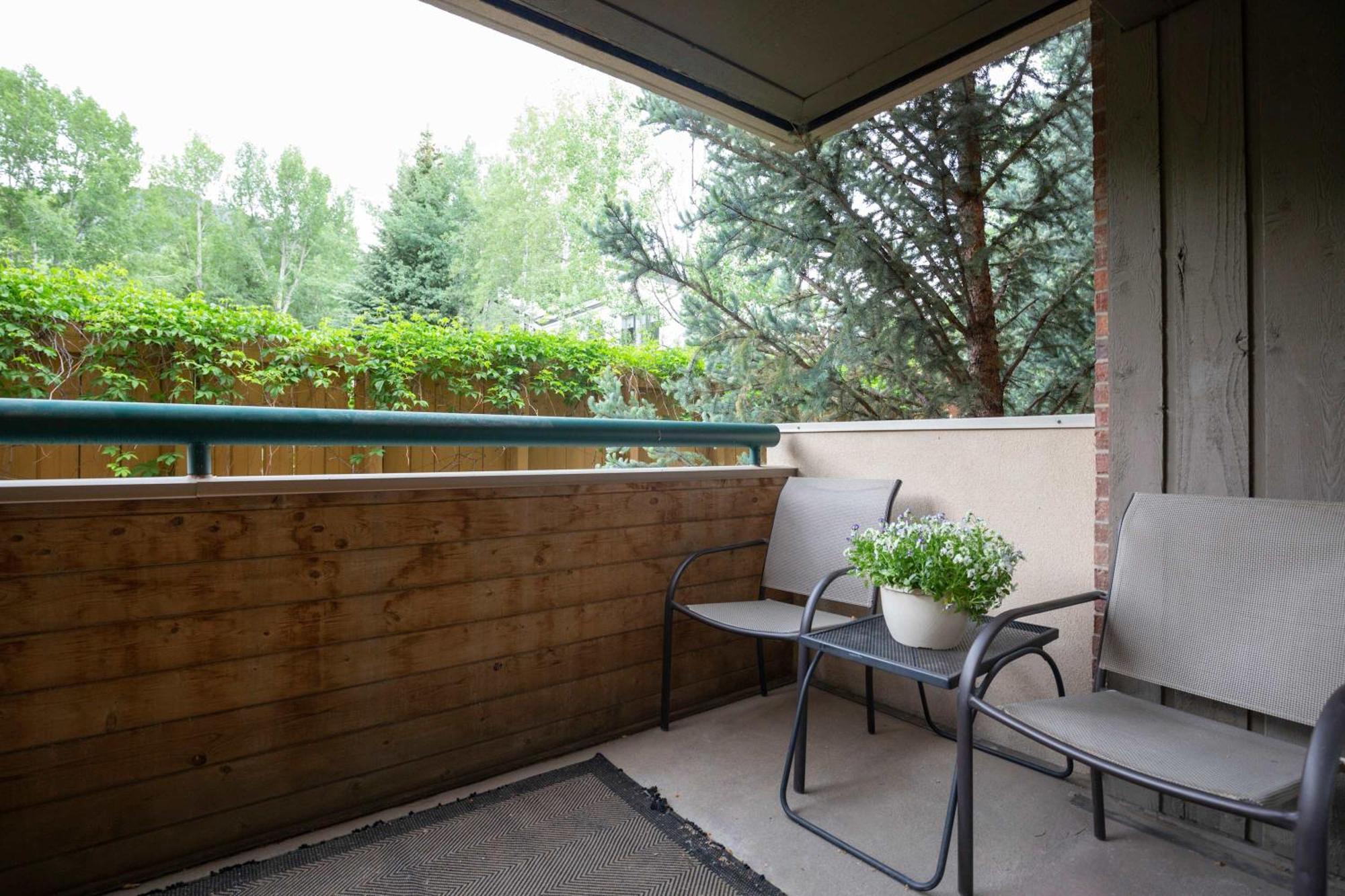 Holiday home Riverfront 2 Bedroom - Steps To Town - Pool & Hot Tub