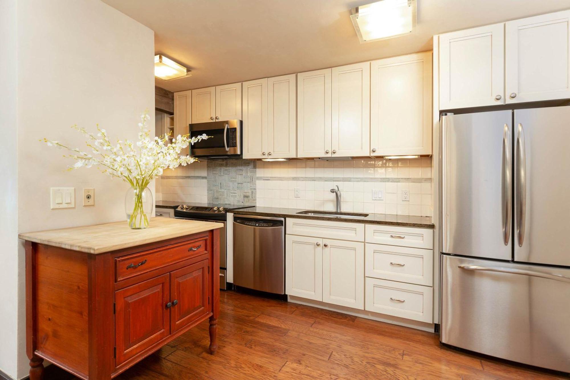 Riverfront 2 Bedroom - Steps To Town - Pool & Hot Tub Holiday home Aspen