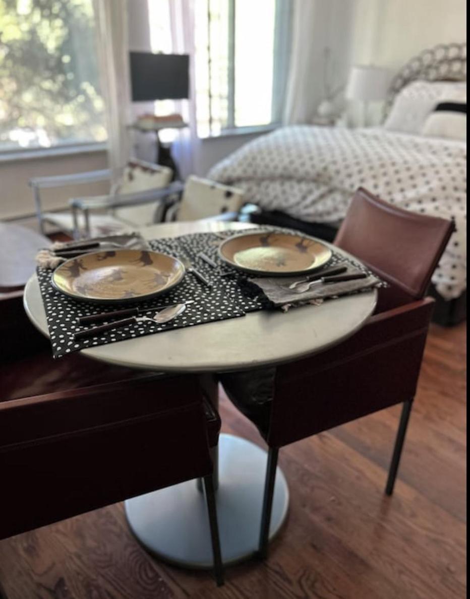 Perfect Inside Downtown Location! Romantic 1300 Ft, 4 Blocks Or 396 M, To Ajax Or Mountain