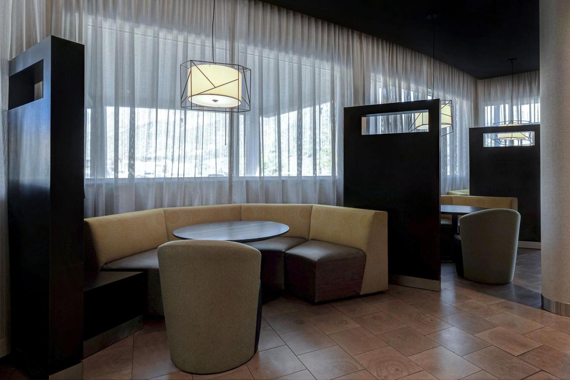 Hotel Courtyard By Marriott