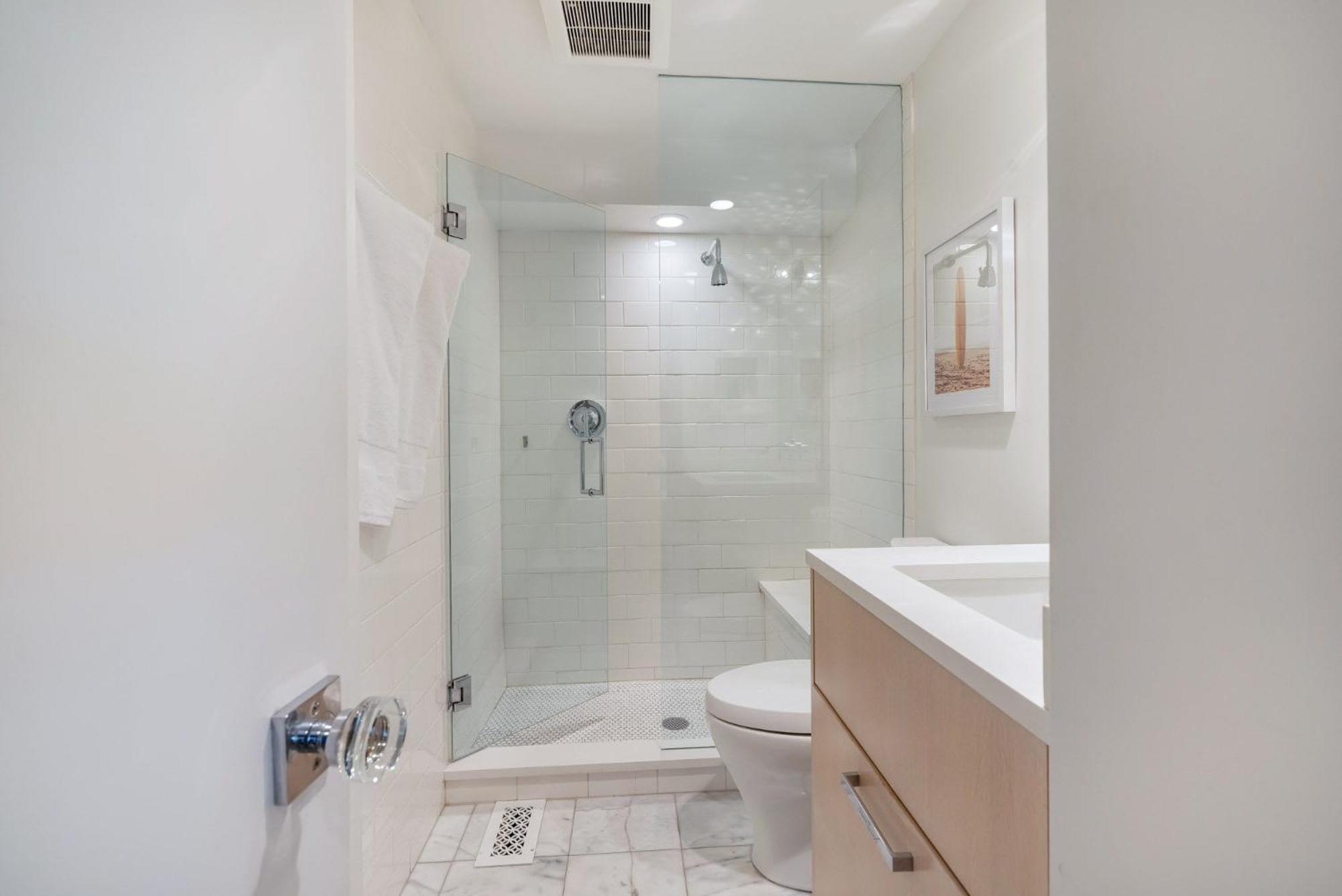 Apartment Renovated 2 Bedroom Ski-in Out