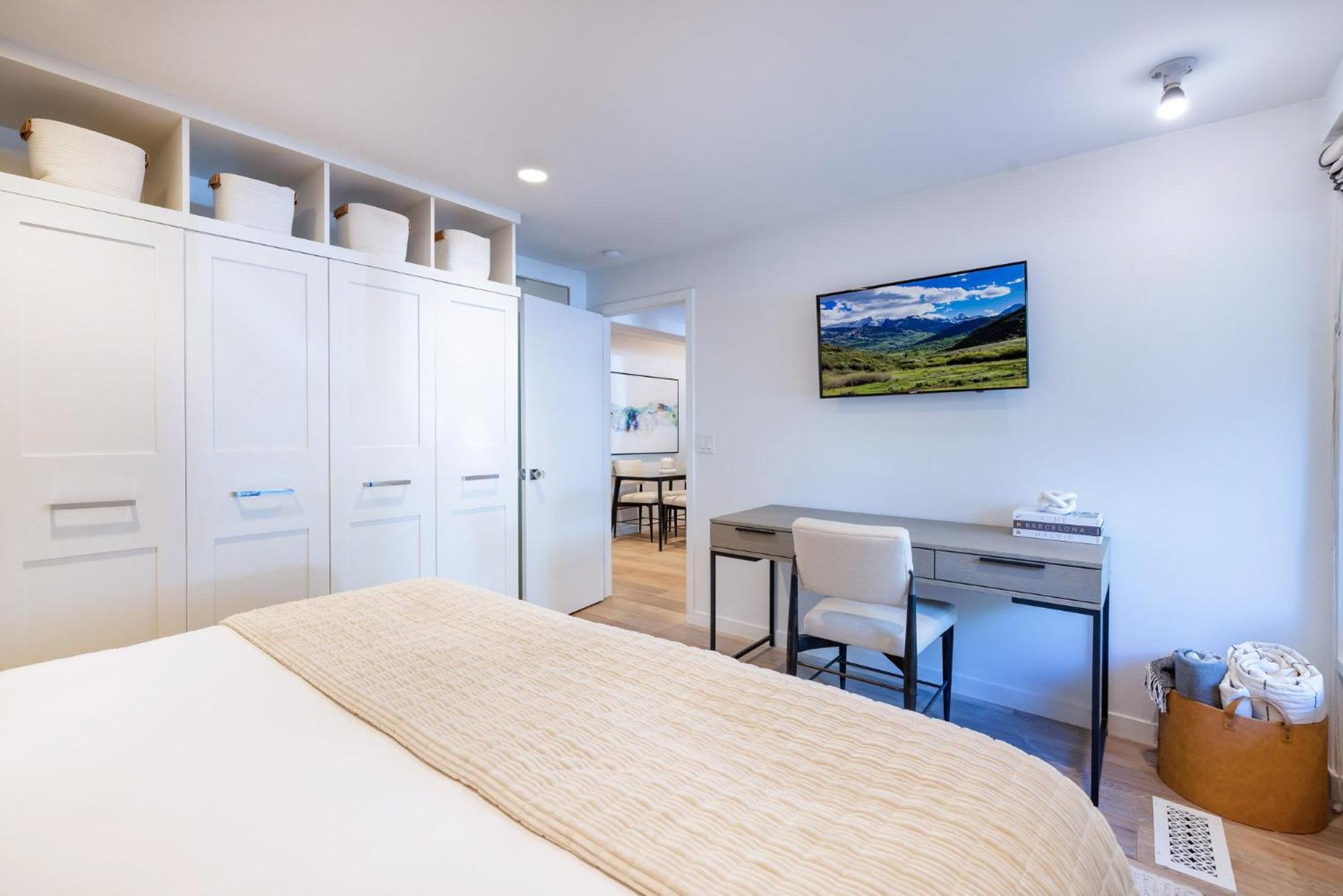 Apartment Renovated 2 Bedroom Ski-in Out *
