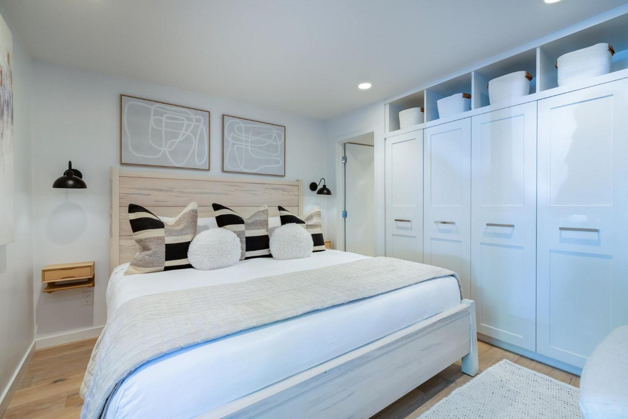 Renovated 2 Bedroom Ski-in Out Aspen